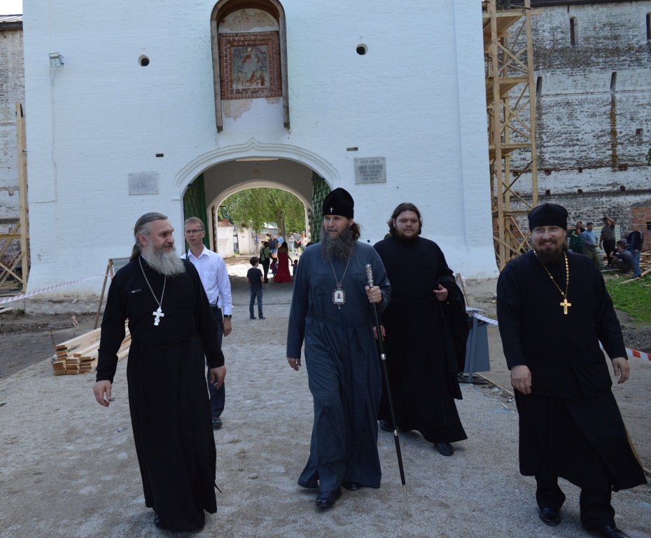 Побудешь в этом монастыре и чувствуешь, что всё земное становится второстепенным… // Новая жизнь. - 2 сентября 2016 г. - № 35.