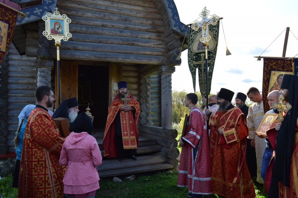 Крестный ход на Голгофу Кирилловских новомучеников // Новая жизнь. – 27 сентября 2019 г. - № 39.