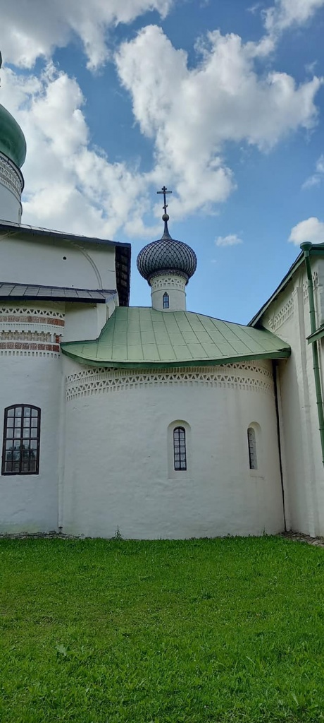 Церковь Владимира, фото с восточной стороны.jpg Церковь Владимира, фото с восточной стороны.jpg